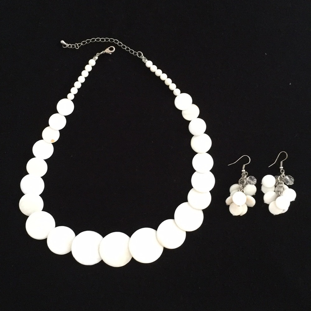 Necklace and earrings set